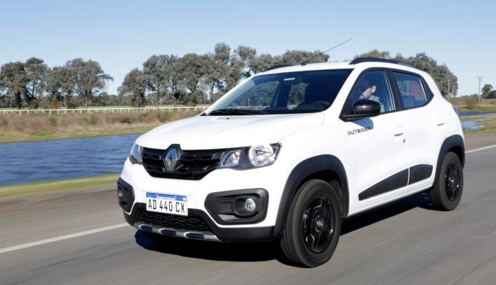 auto frente Kwid Outsider
