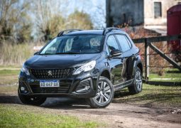Peugeot2008 estatica