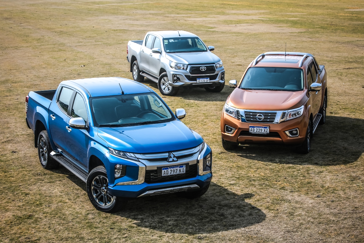 Comparativo Hilux, L200 y Frontier: multimedia, prestaciones y consumo