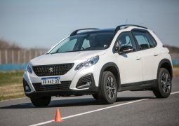 Master Test Peugeot 2008 slalom