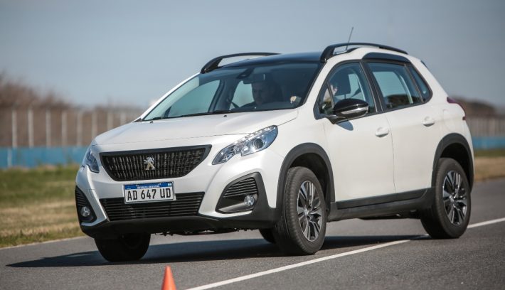 Master Test Peugeot 2008 slalom