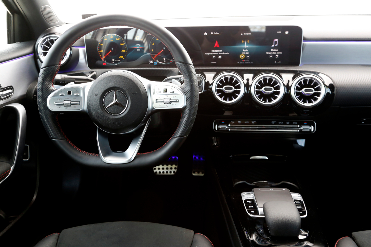 Mercedes Benz plancha
