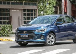 Chevrolet Onix Plus Premier AT 1