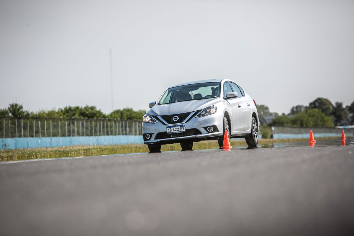 Nissan Sentra Master Test slalom
