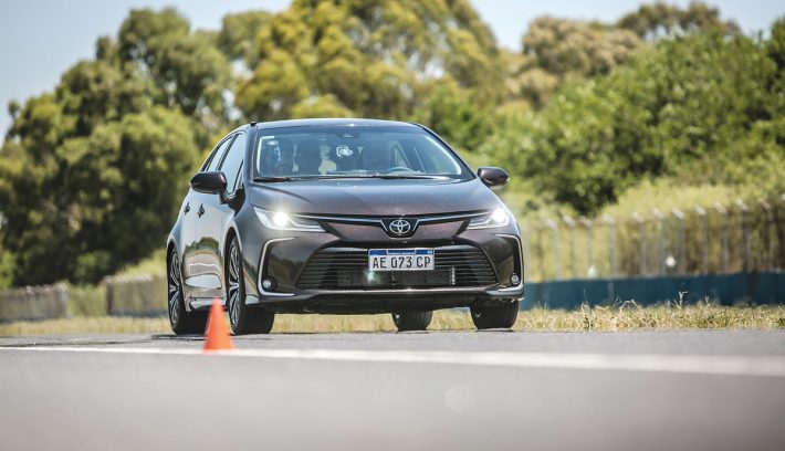 Nuevo Corolla Master Test acelerando cargado