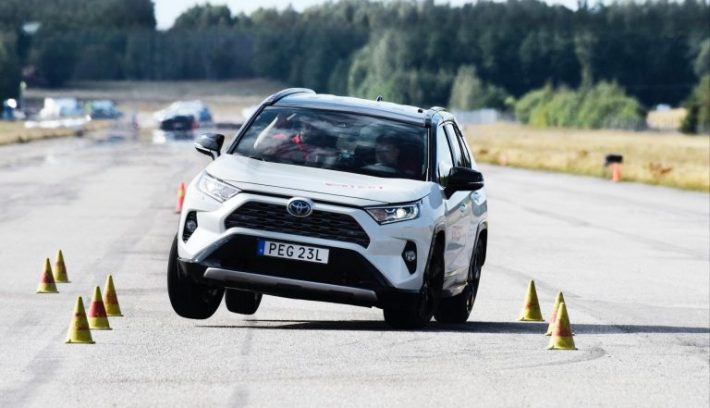Toyota RAV4 2019 moose test 768x512