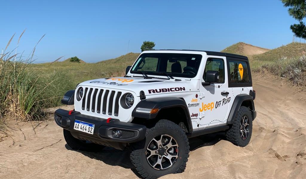 Jeep Rubicon пикап белый