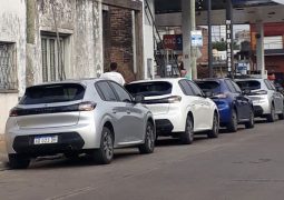 peugeot 208 desfile