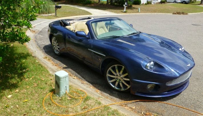 Jaguar convertido en Aston Martin 2