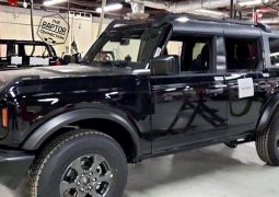 2021 Ford Bronco SUV 4 door 2 1