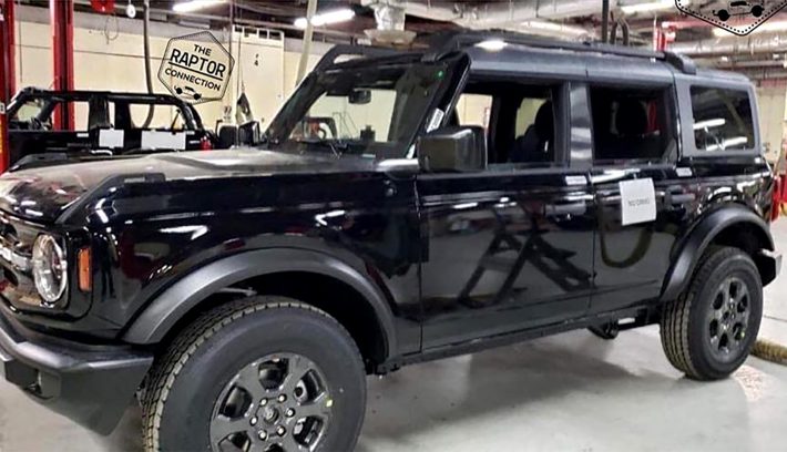 2021 Ford Bronco SUV 4 door 2 1