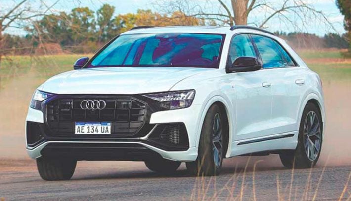 AUDI Q8