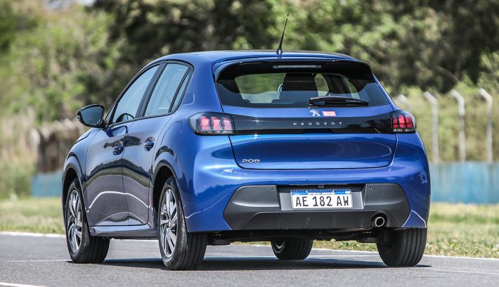 PEUGEOT 208