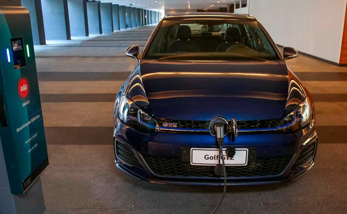 VW-GOLF-GTE-2