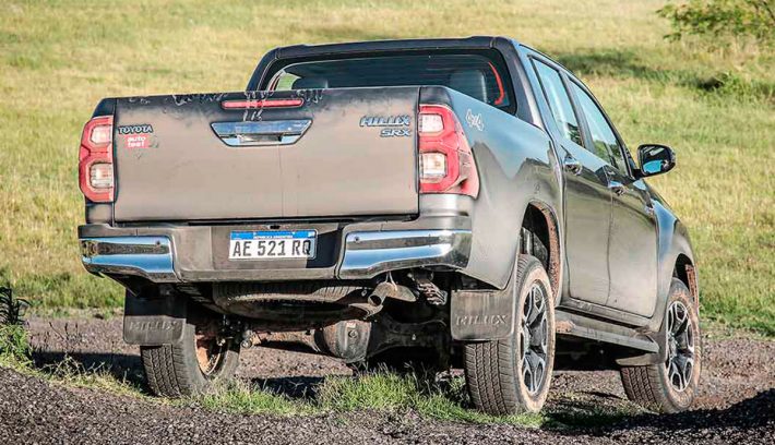 TOYOTA HILUX SRX