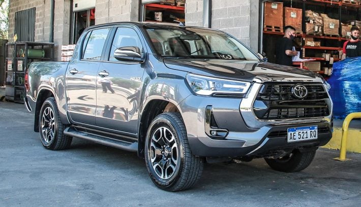 TOYOTA HILUX