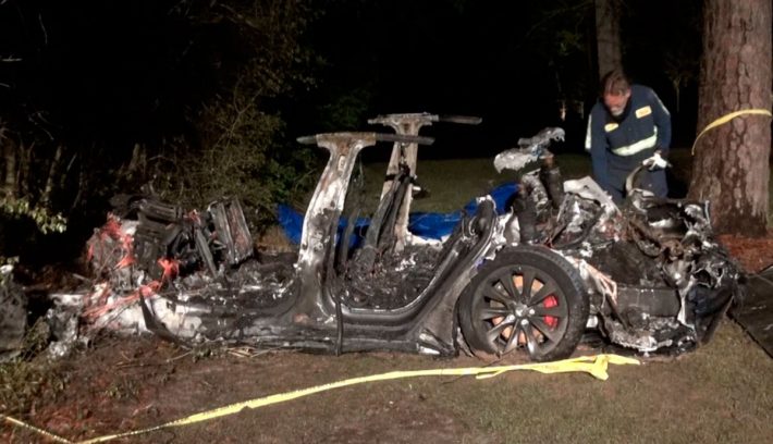 TESLA ACCIDENTE