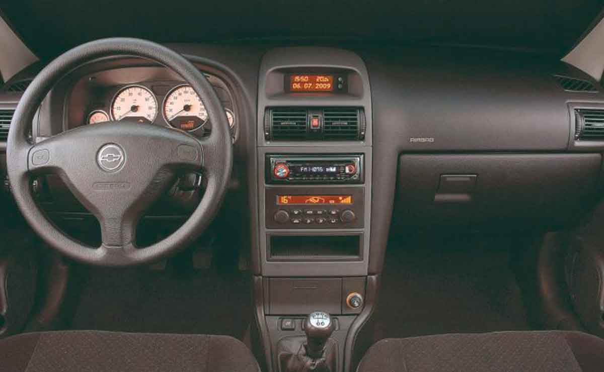 Chevrolet-Astra-interior