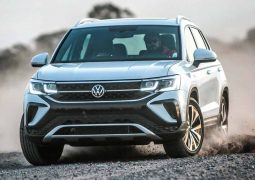 Volkswagen-Taos-doblando-en-tierra