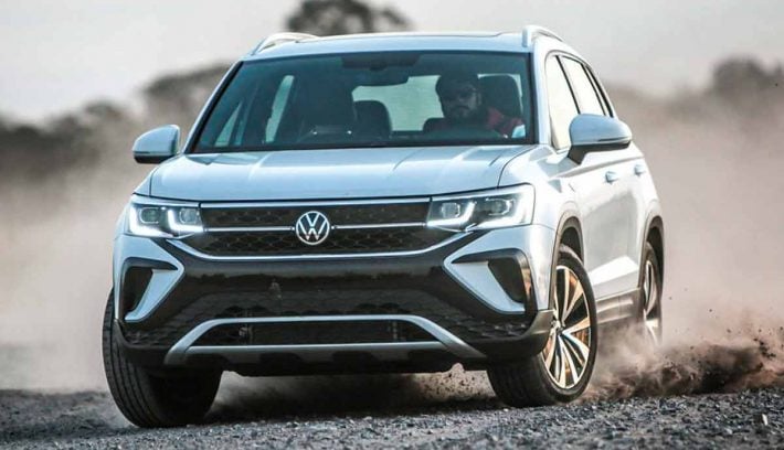 Volkswagen-Taos-doblando-en-tierra