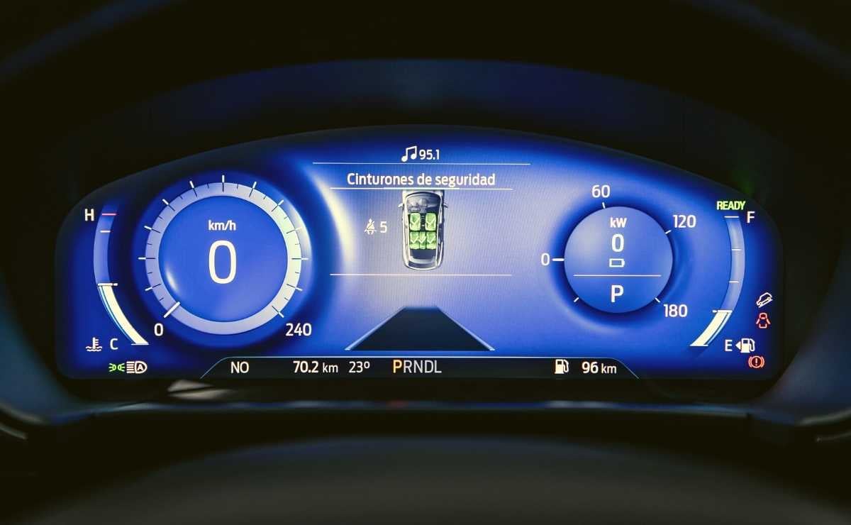 autos hibridos en argentina 2021 ford kuga instrumental