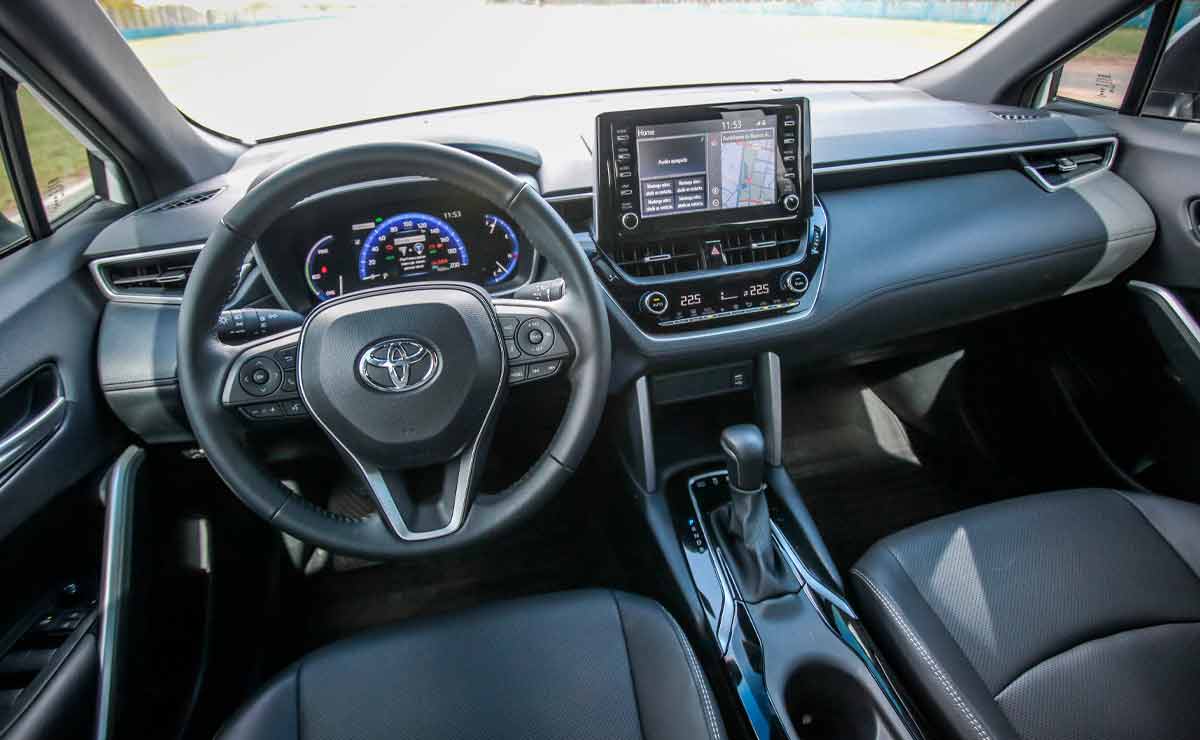 Toyota-Corolla-Cross-interior