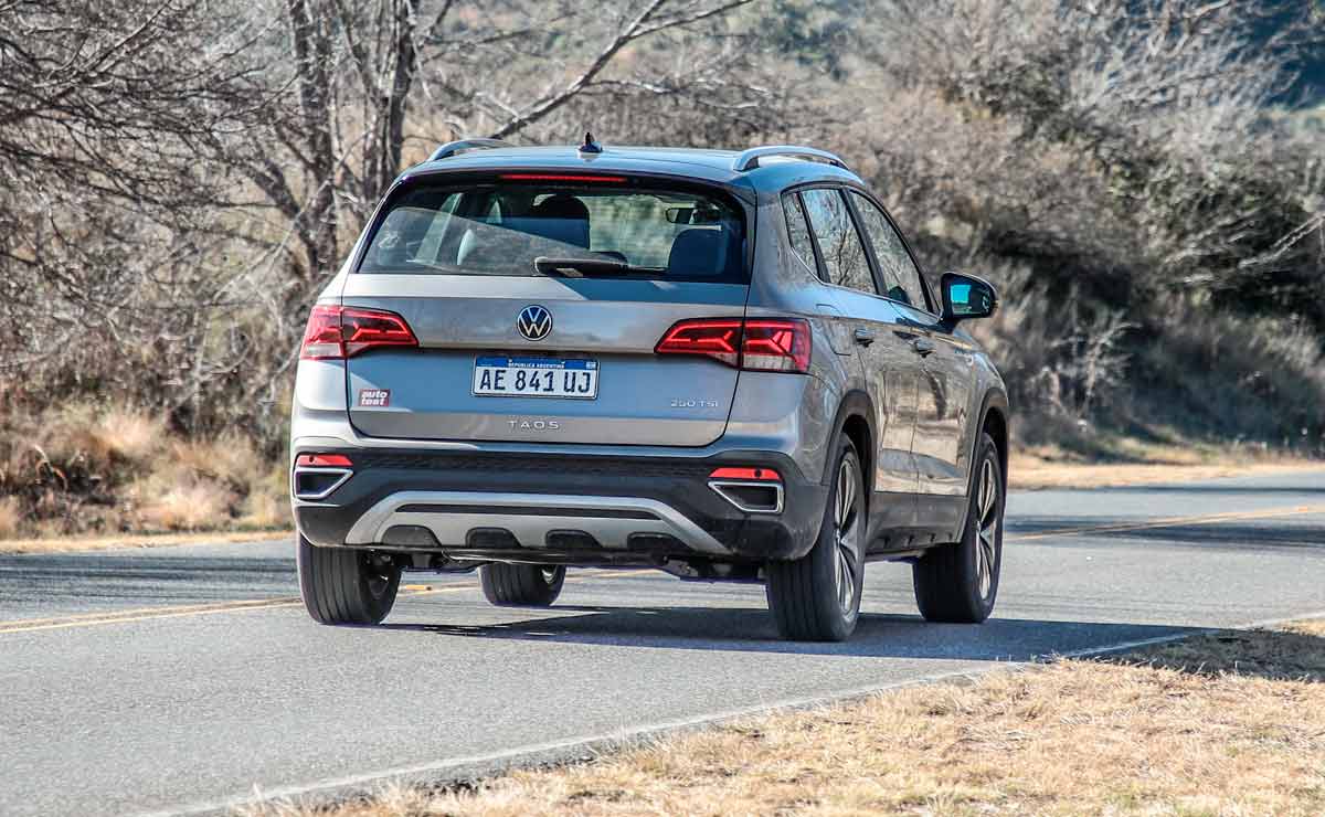 Volkswagen-Taos-de-atras