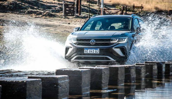 Volkswagen-Taos-trompa-en-el-agua