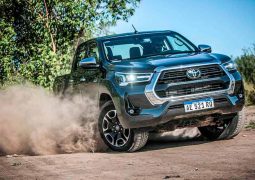 toyota-hilux-en-la-tierra