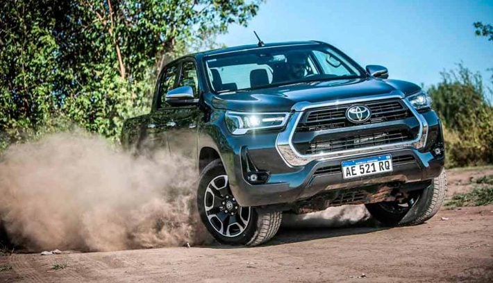 toyota-hilux-en-la-tierra
