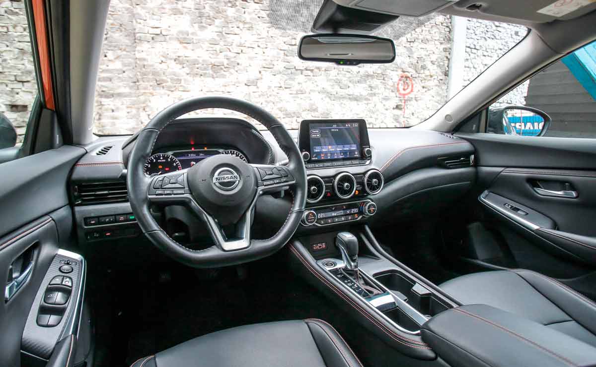 Nissan-Sentra-interior