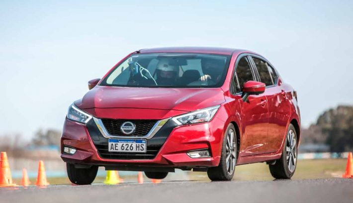 Nissan-Versa-trompa-7