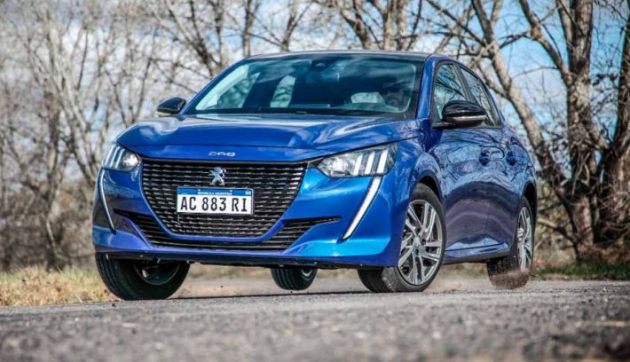 Peugeot-208-Feline-trompa