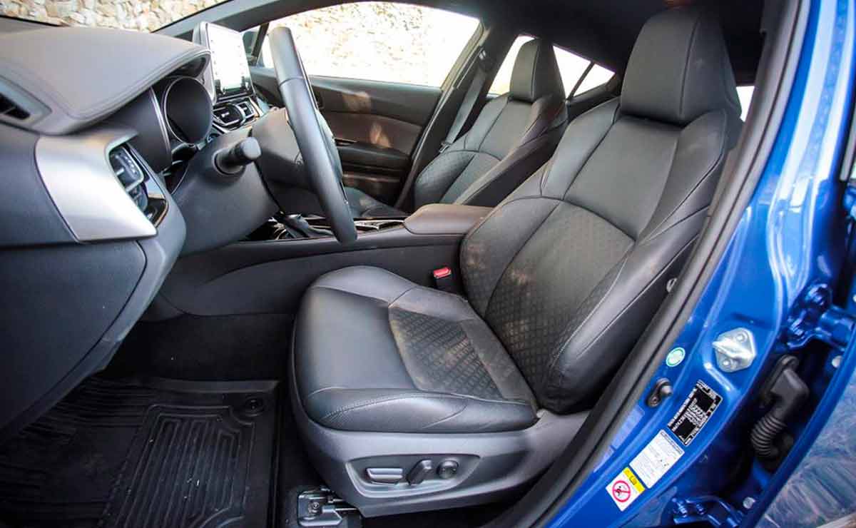 Toyota-C-HR-interior