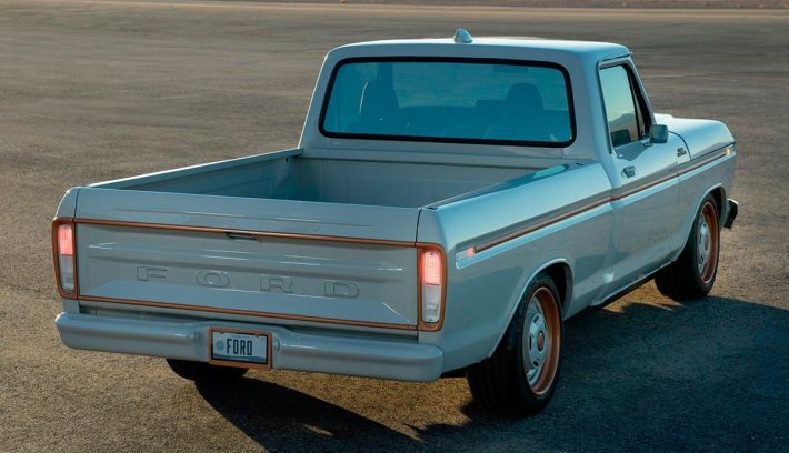 FORD F-100 ELÉCTRICA TRASERA