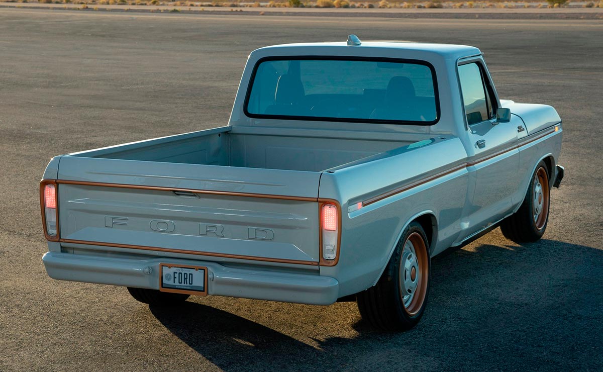 FORD F-100 ELÉCTRICA TRASERA