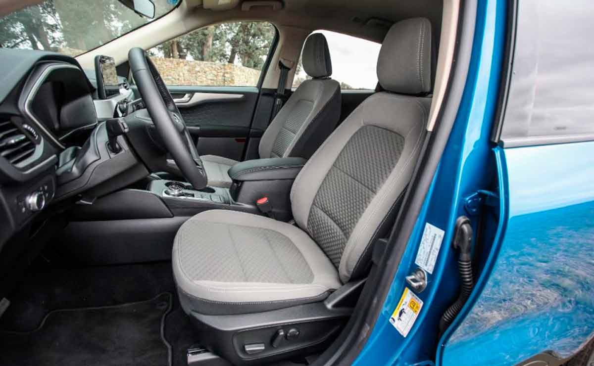 Ford-Kuga-interior-3