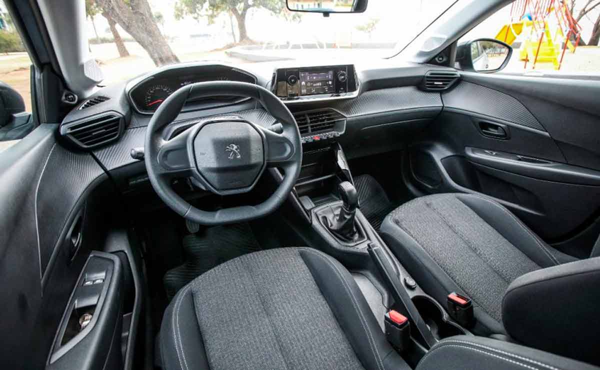 Peugeot-208-Like-interior-3
