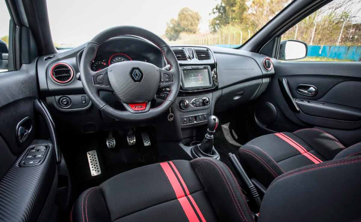 Renault-Sandero-RS-interior-2