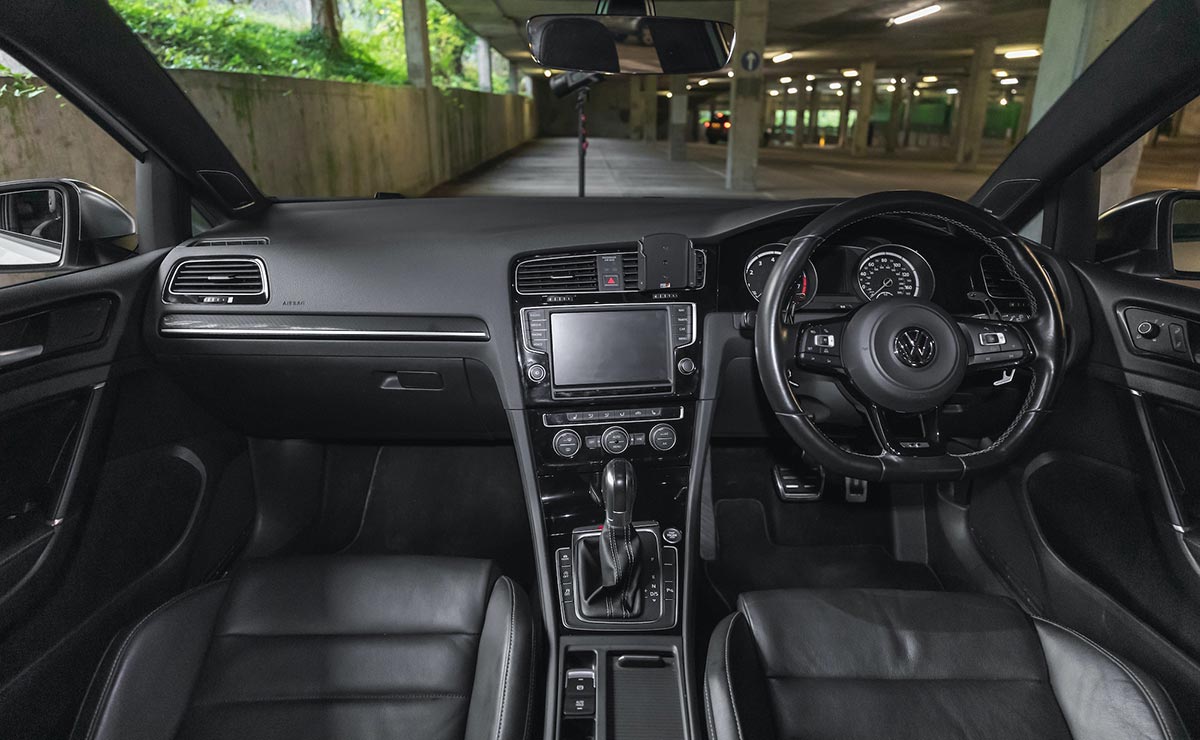 Volkswagen Golf Variant R interior