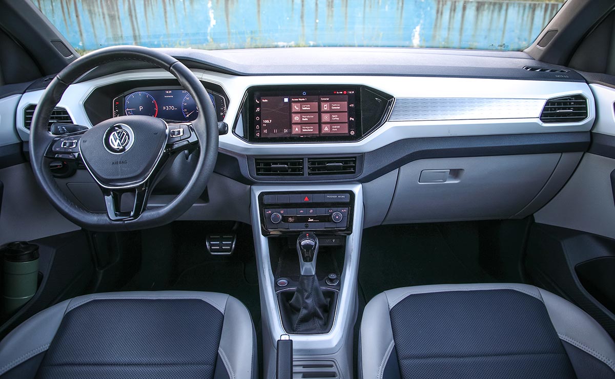 Volkswagen T-Cross Master Test interior