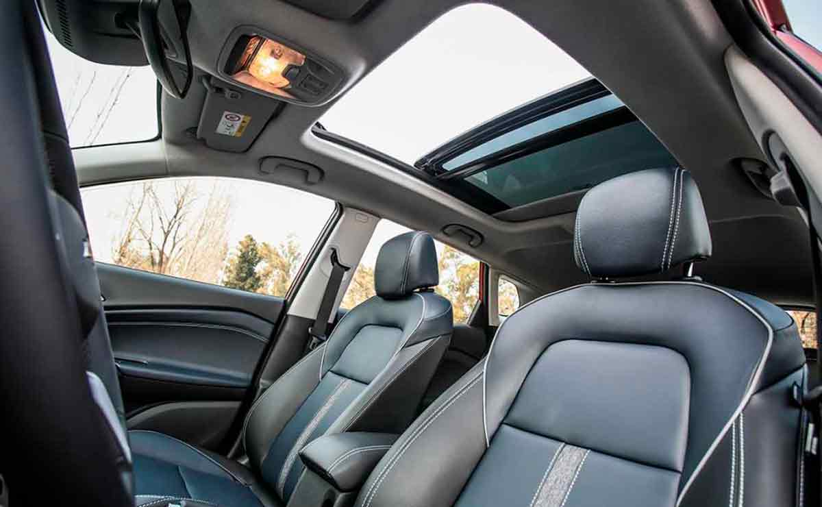 Chevrolet-Tracker-interior-2