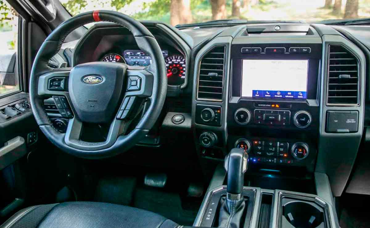 Ford-F-150-Raptor-interior