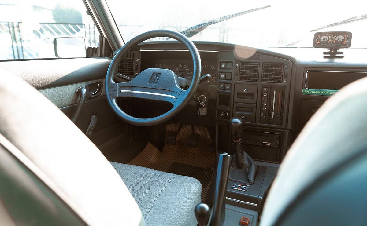 Peugeot 505 rural 4x4 interior