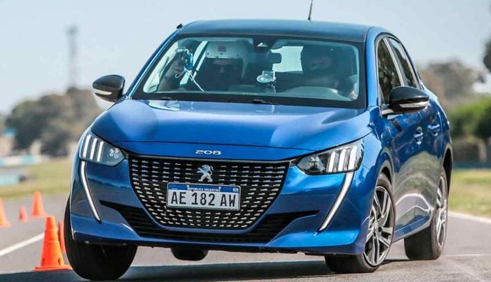 Peugeot-208-trompa-6
