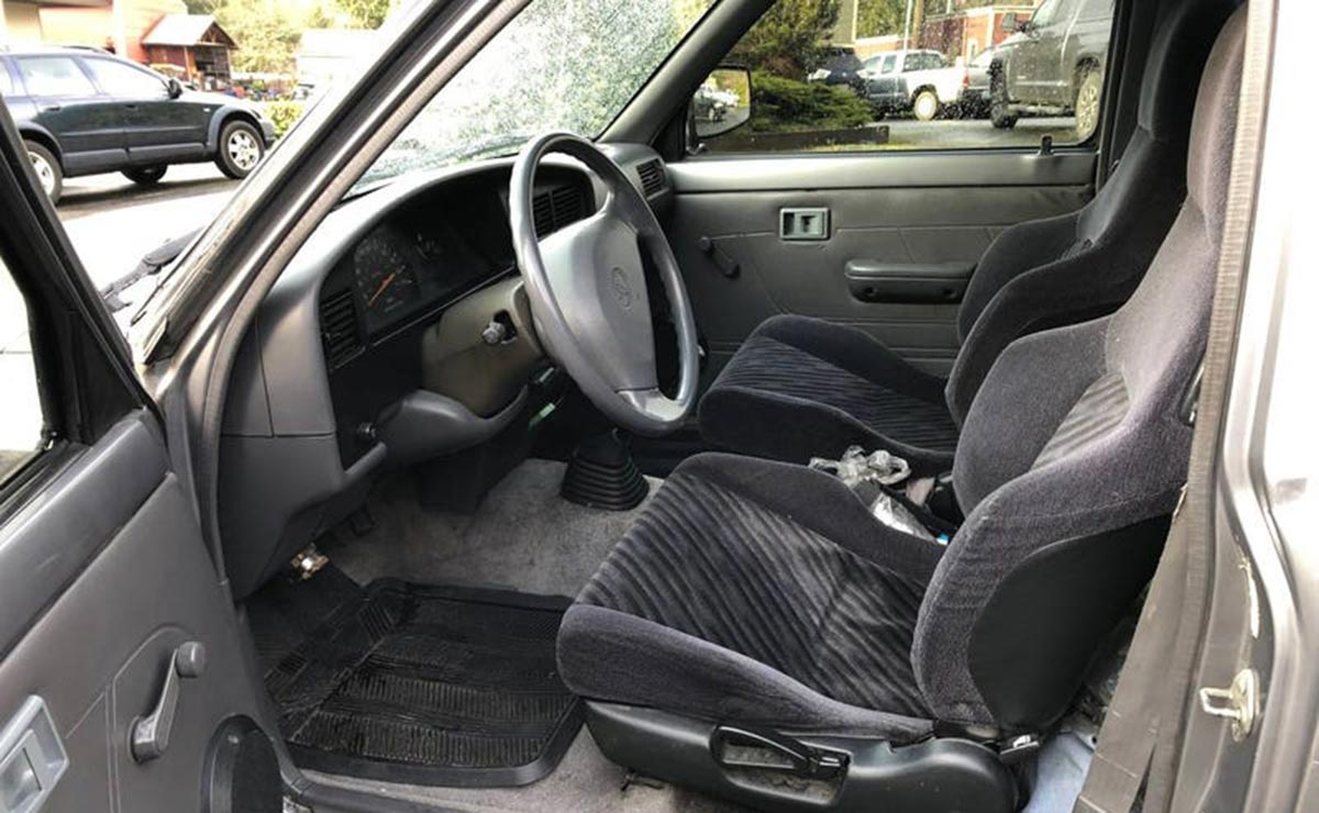 Toyota Hilux más barata interior