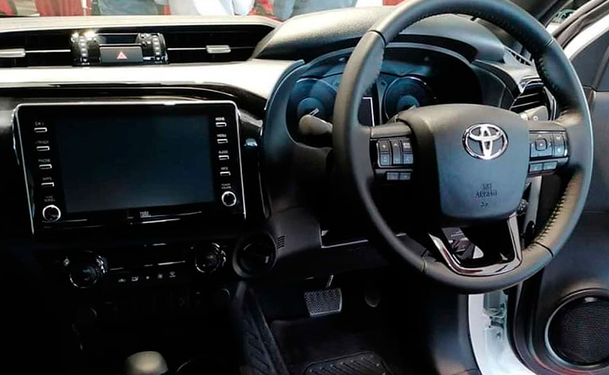 Nueva Toyota Hilux GR Sport interior