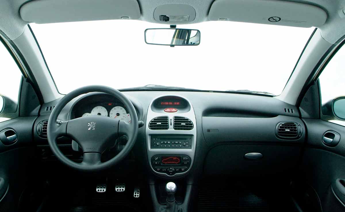 Peugeot-206-interior