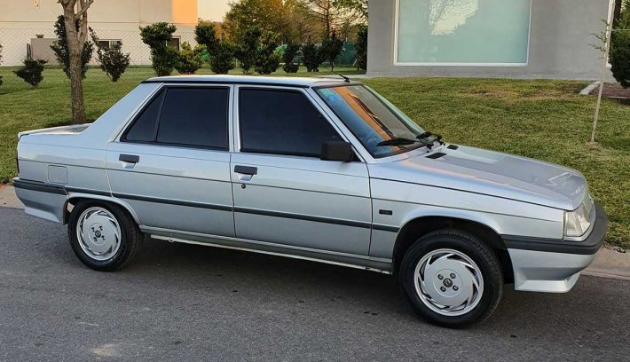 Renault 9 perfil
