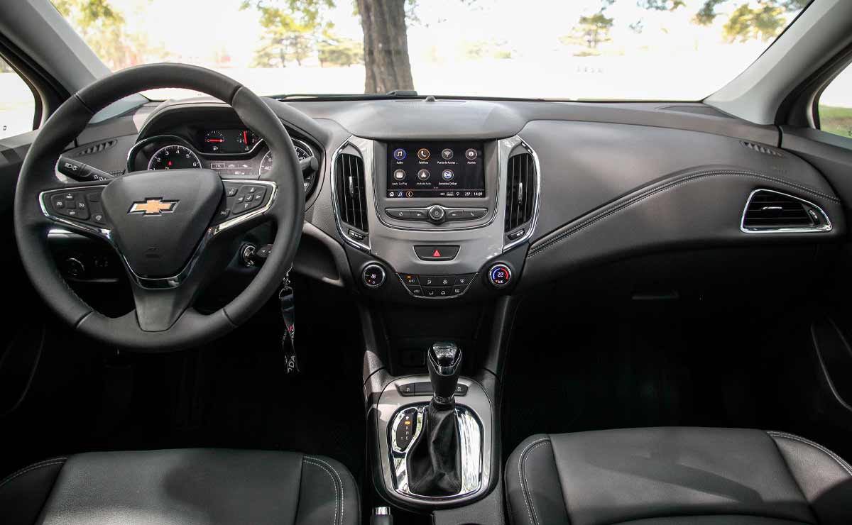 Chevrolet-Cruze-LT-interior